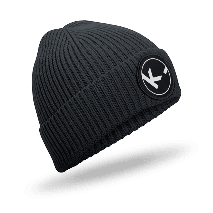Schwarze Strickmütze mit Logo-Aufnäher