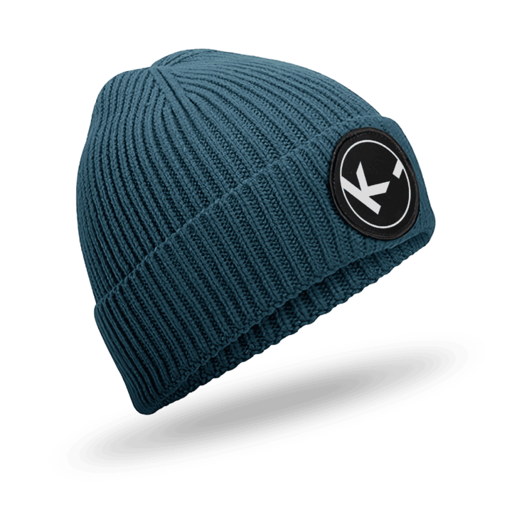 Blaue Strickmütze mit Logo