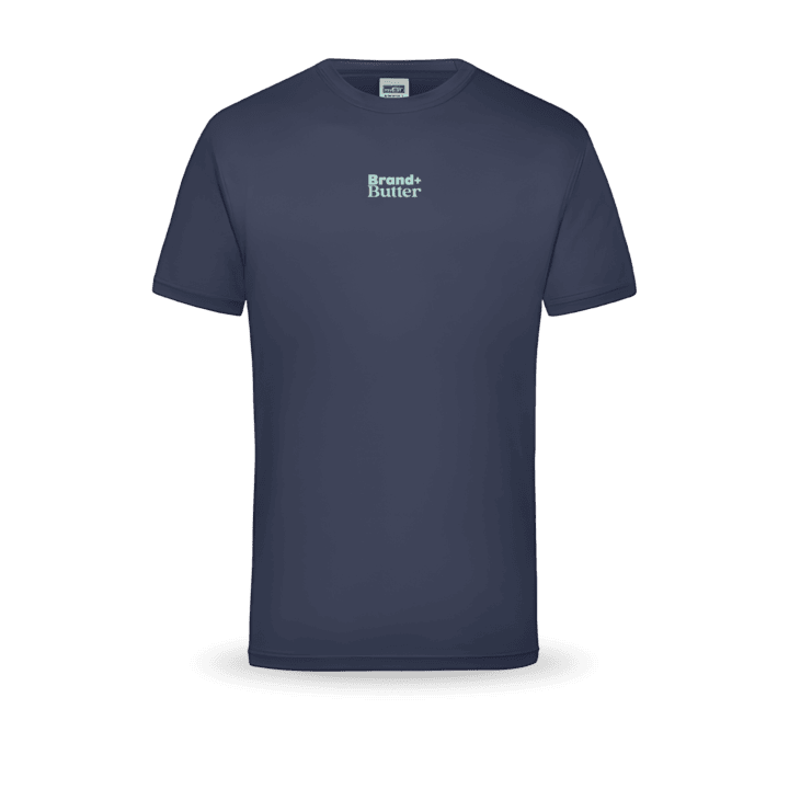 Blaues T-Shirt mit Aufdruck 'Brand+Butter'.
